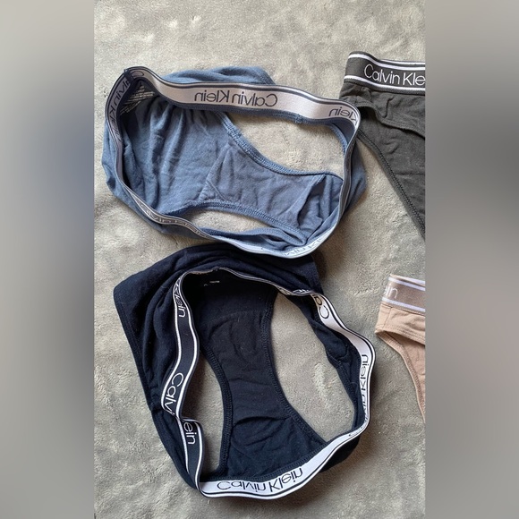 Bundle of 4 Calvin Klein bikini panties XS - Picture 2 of 3